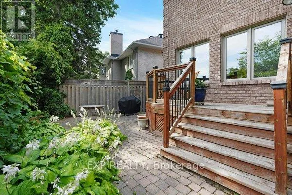 2106 LAMIRA STREET W