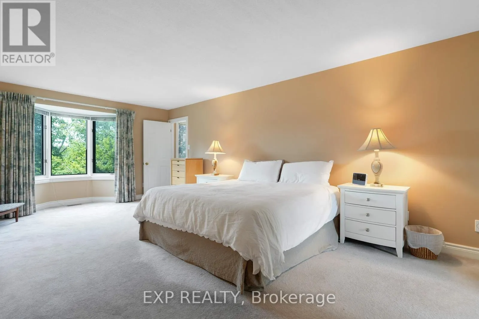 2106 LAMIRA STREET W