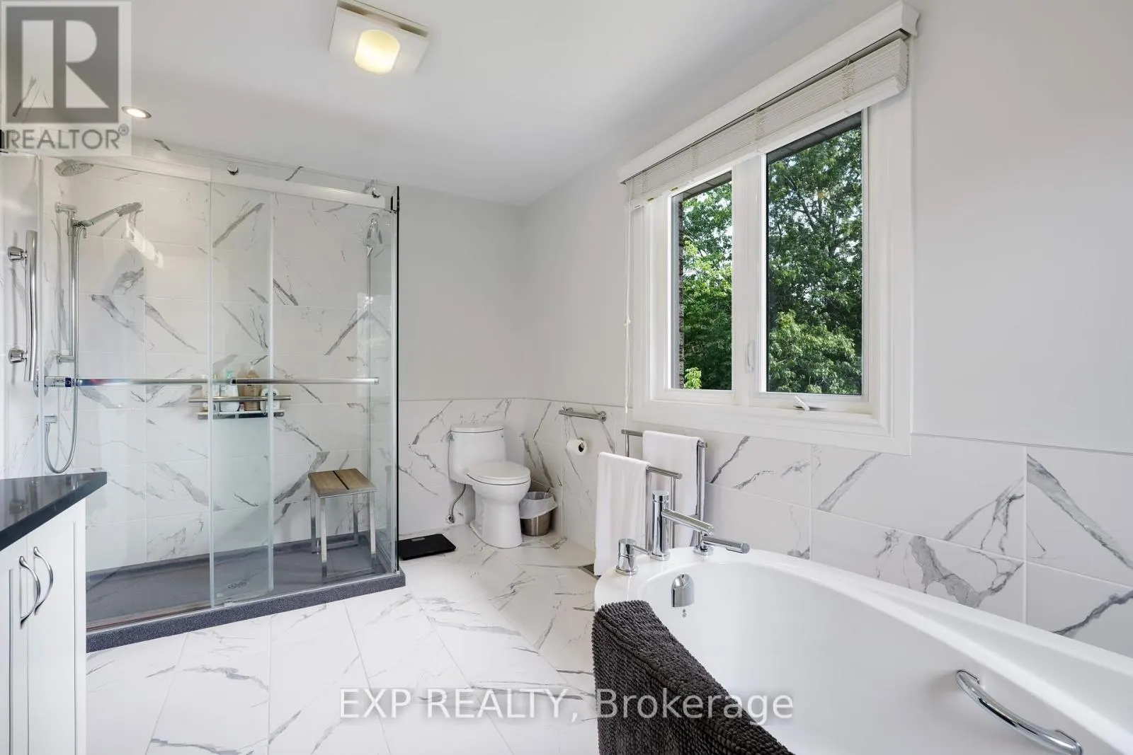 2106 LAMIRA STREET W