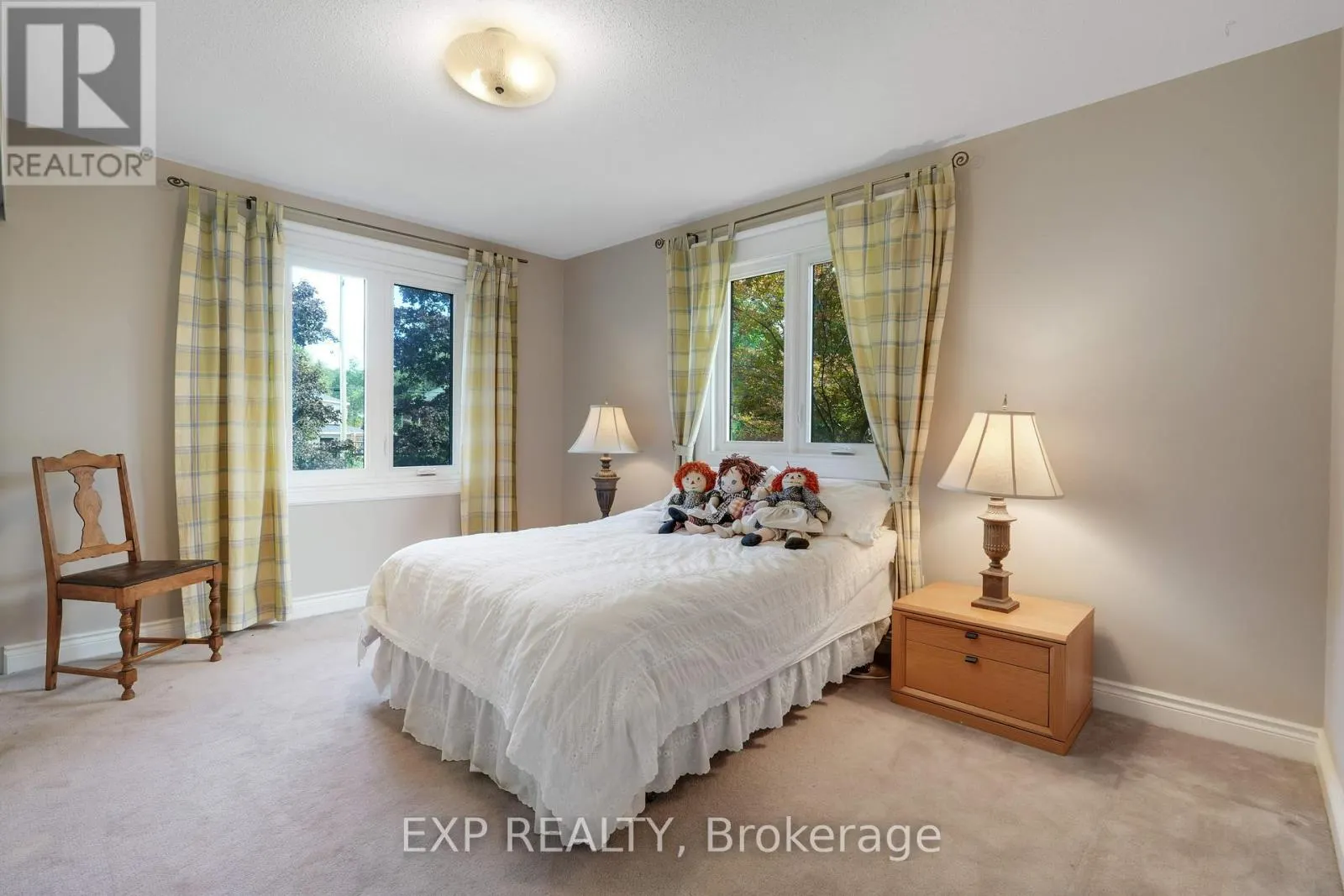 2106 LAMIRA STREET W