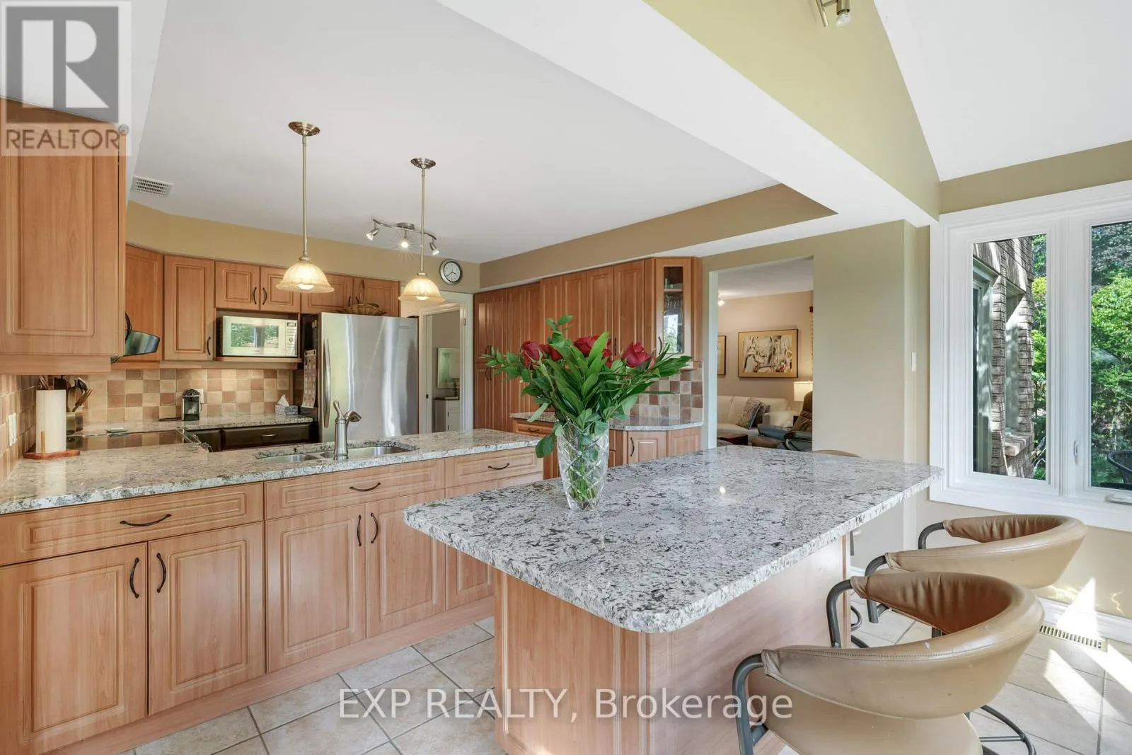 2106 LAMIRA STREET W