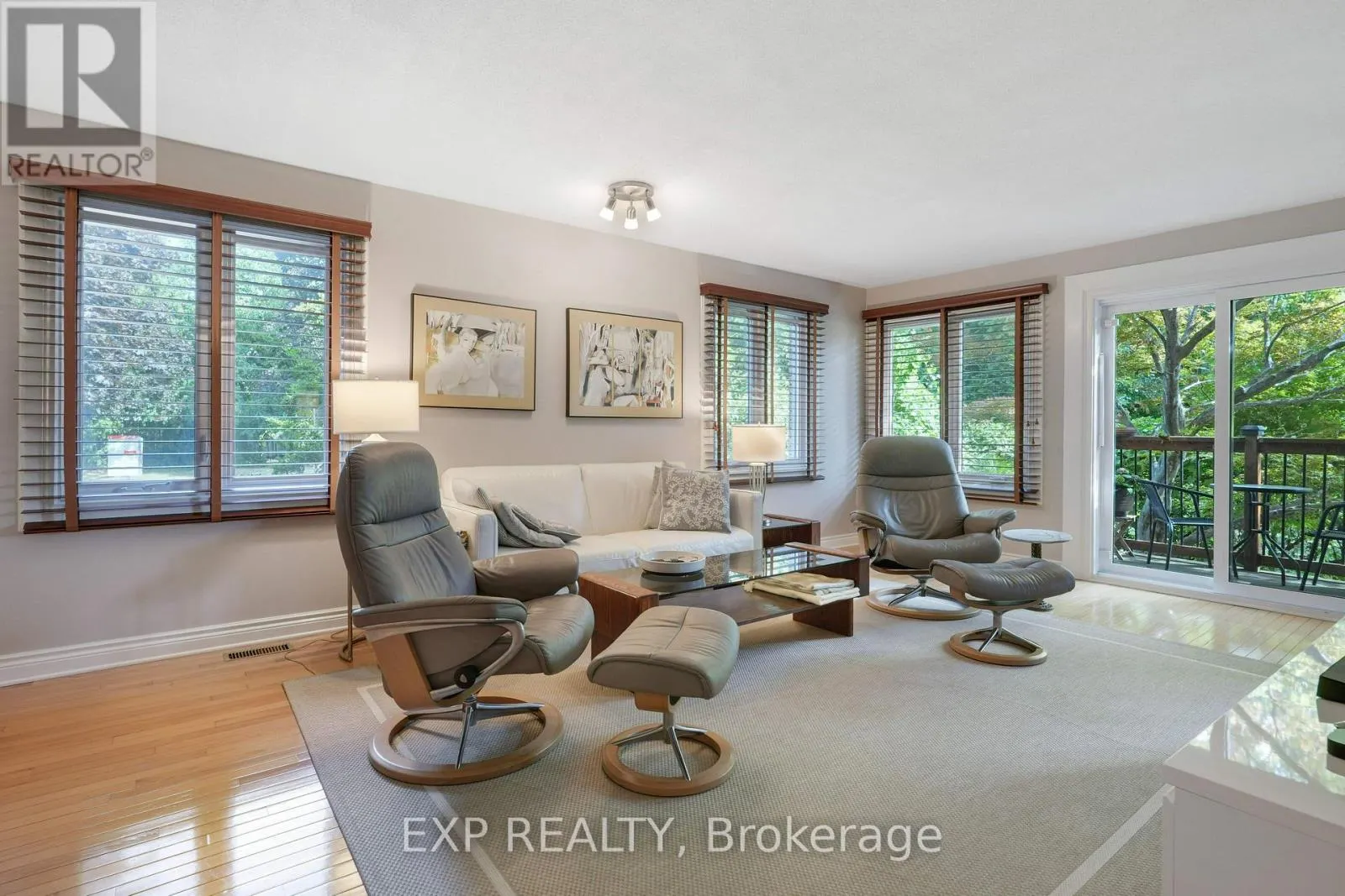 2106 LAMIRA STREET W