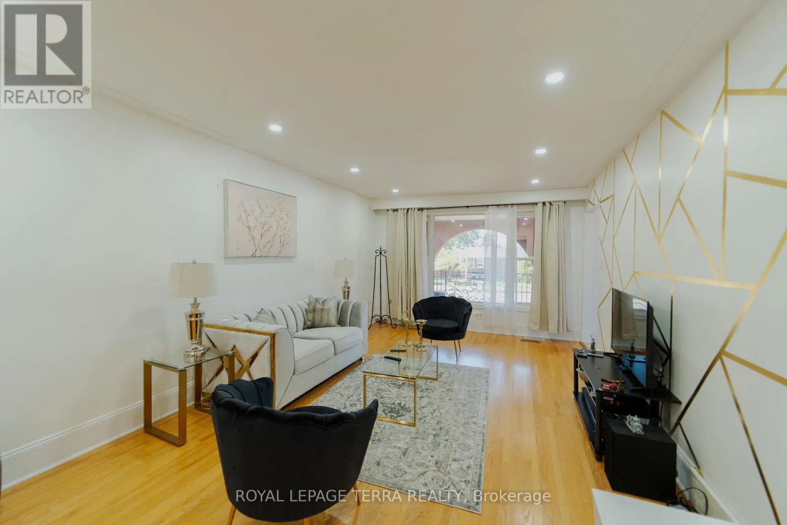 55 EASTBURY DRIVE