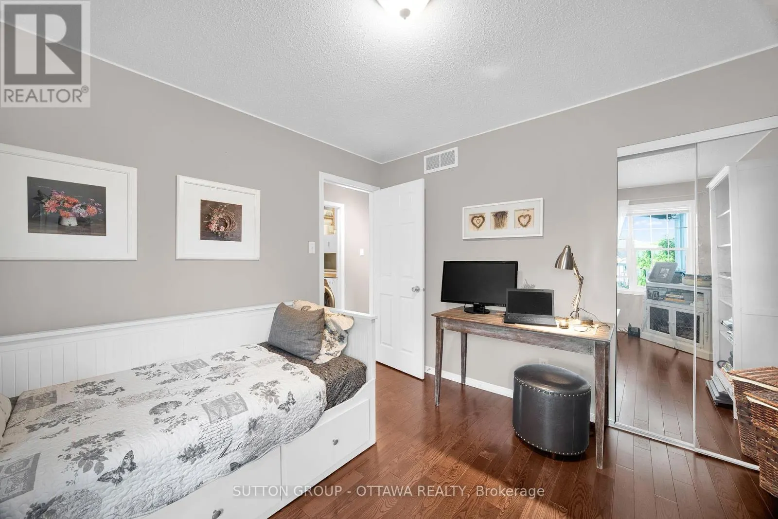 22 INSMILL CRESCENT