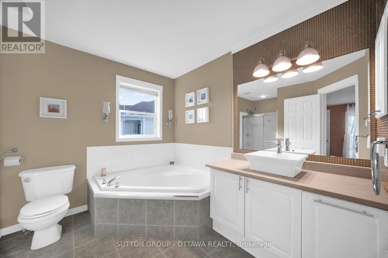 22 INSMILL CRESCENT