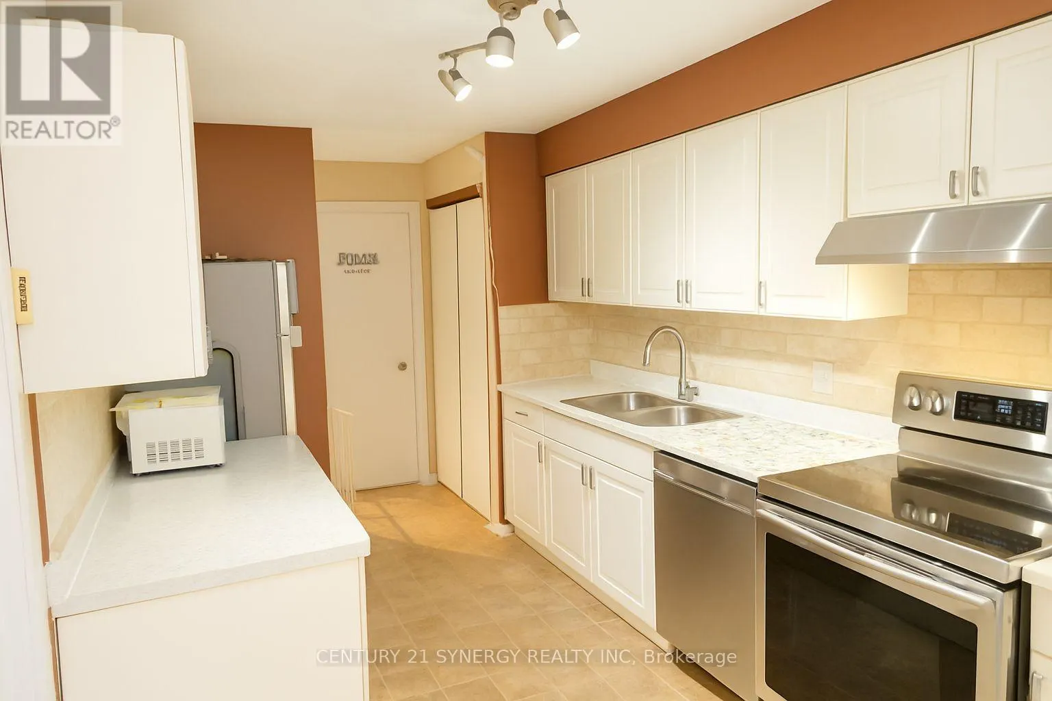 5B - 762 ST. ANDRE DRIVE