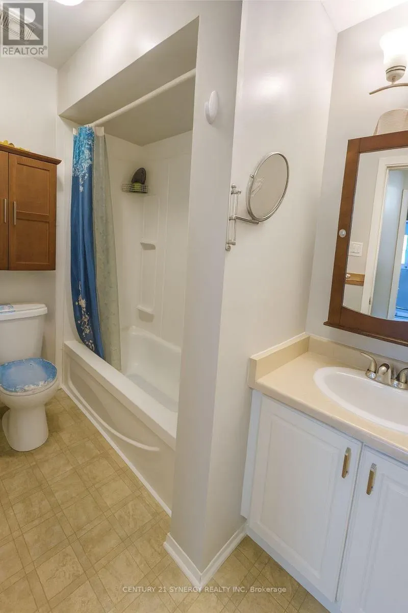 5B - 762 ST. ANDRE DRIVE