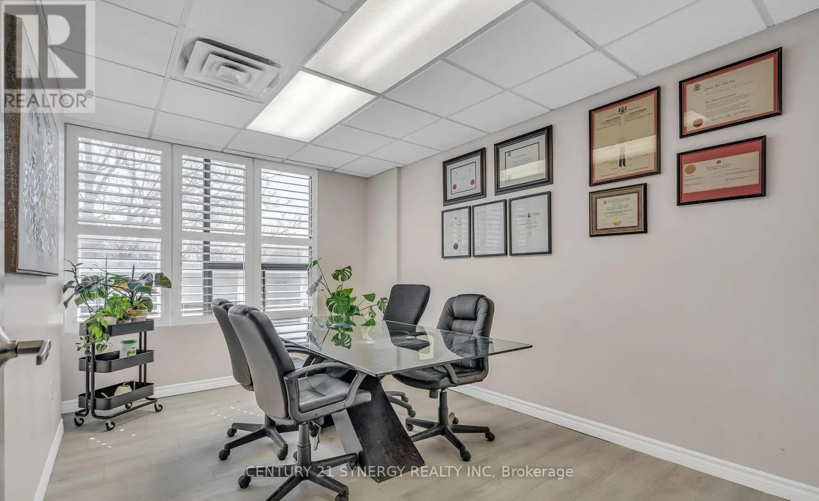 106 - 99 HOLLAND AVENUE