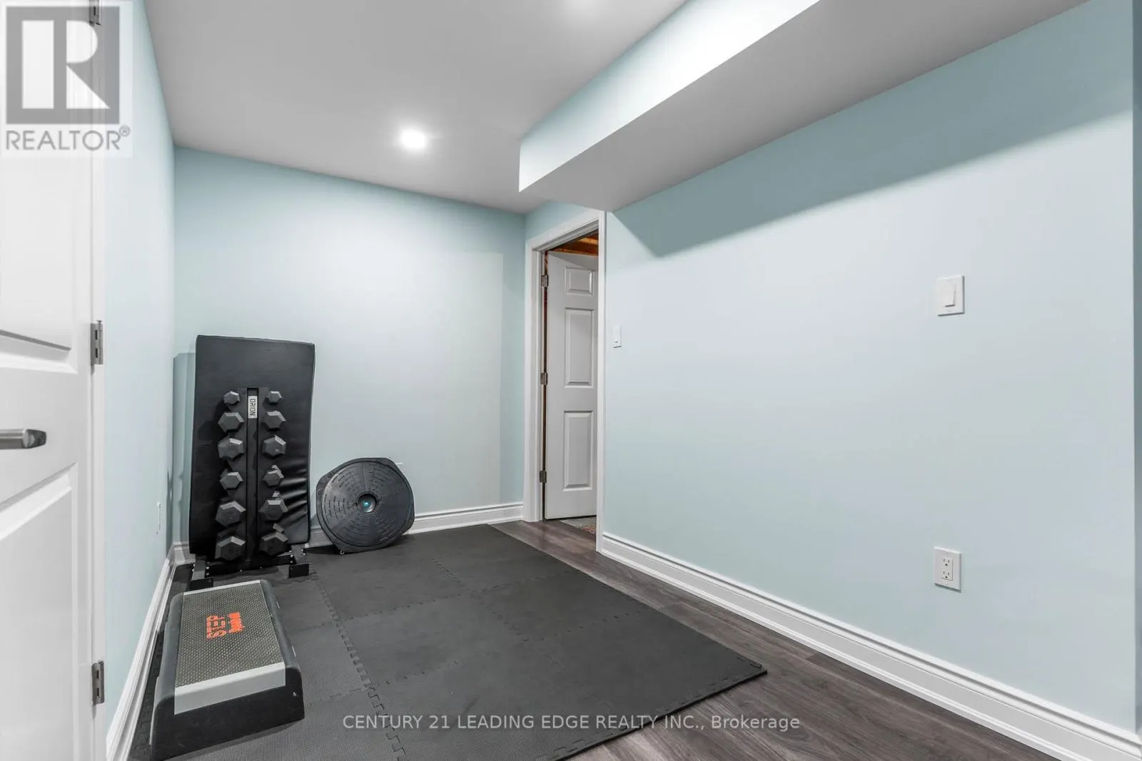 28 WINDOVER DRIVE