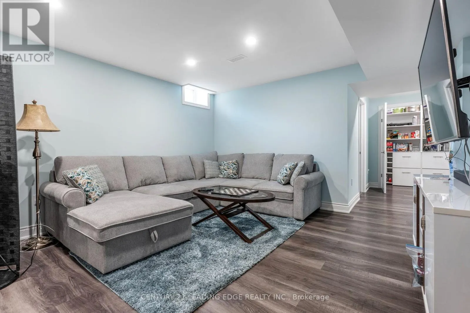 28 WINDOVER DRIVE