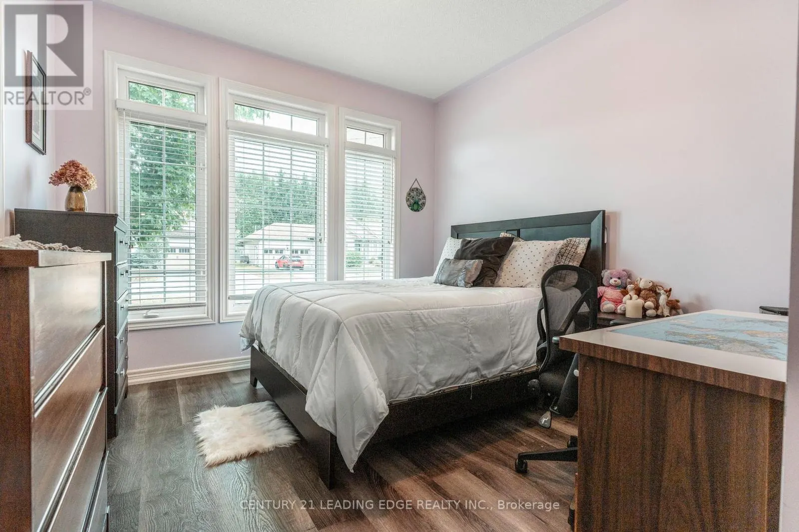 28 WINDOVER DRIVE