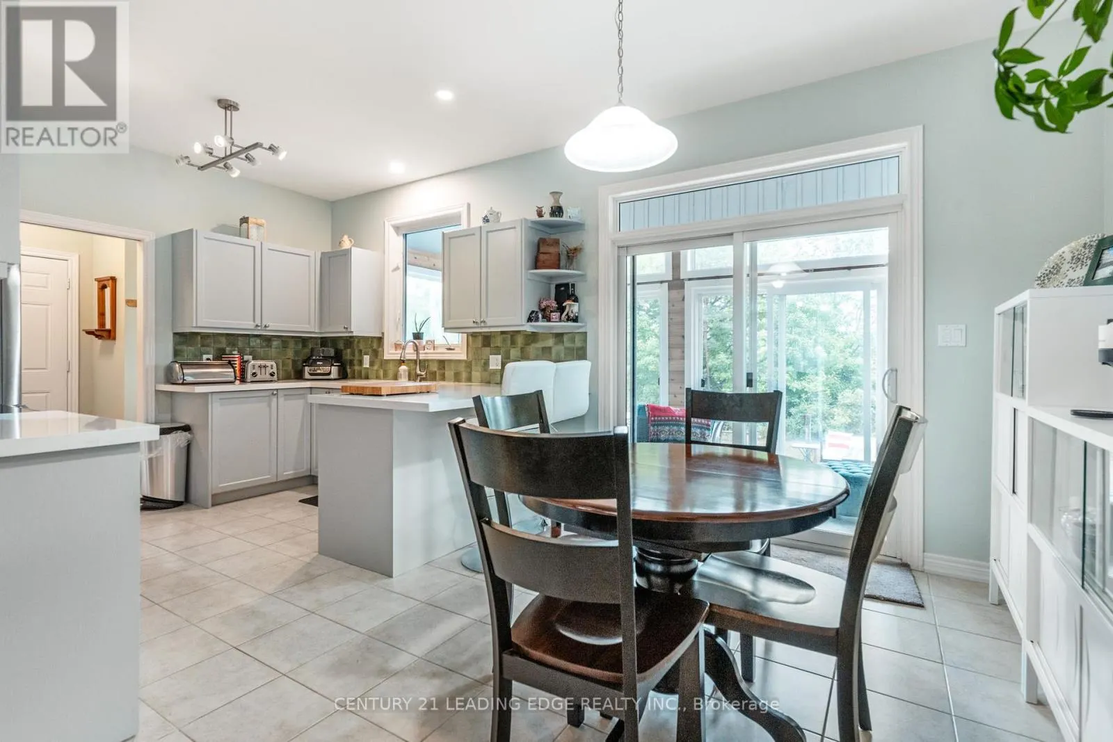 28 WINDOVER DRIVE