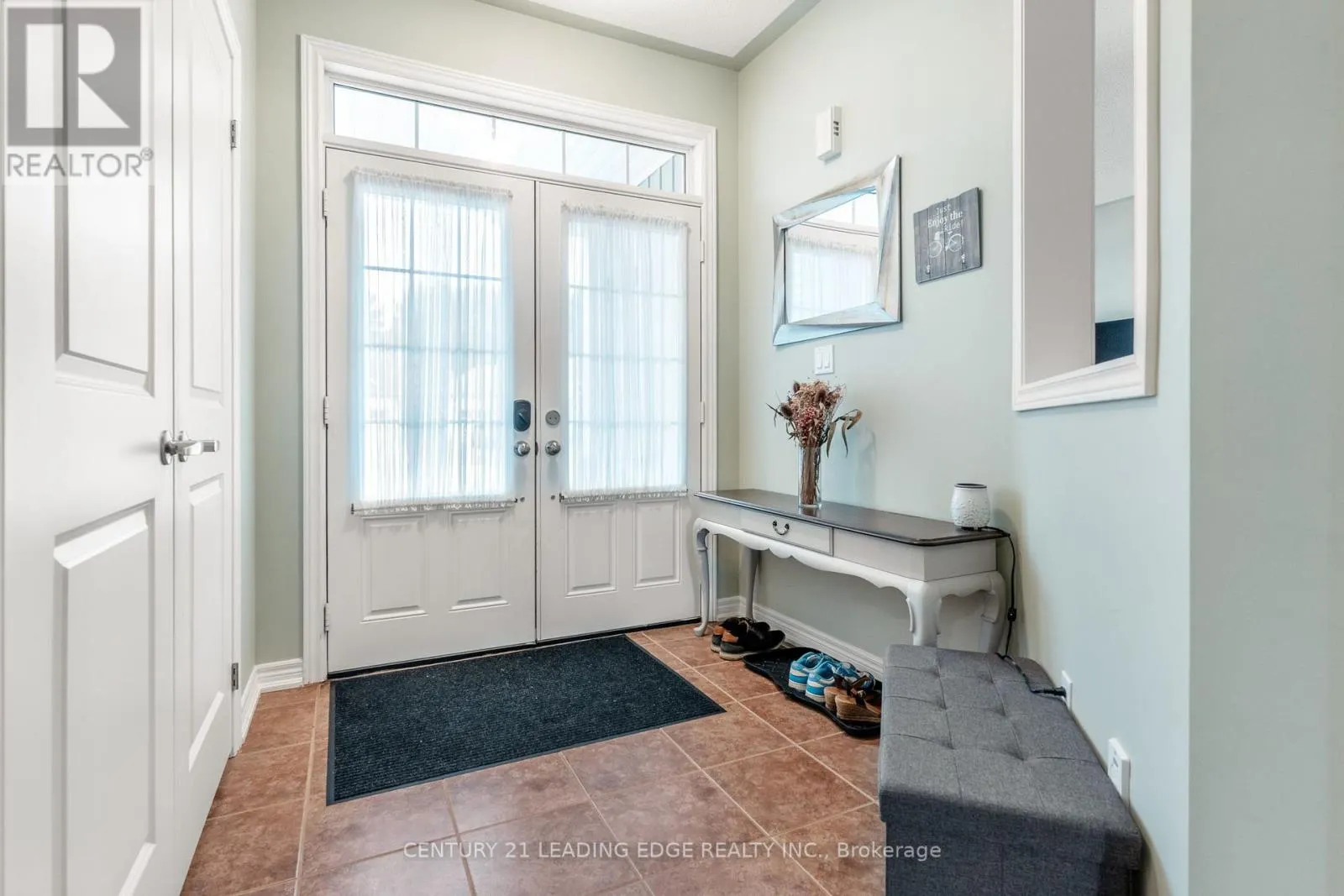 28 WINDOVER DRIVE