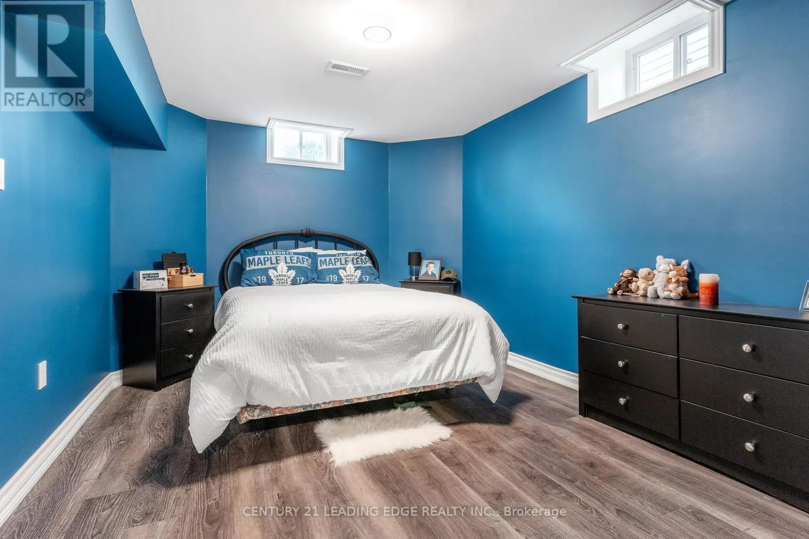 28 WINDOVER DRIVE