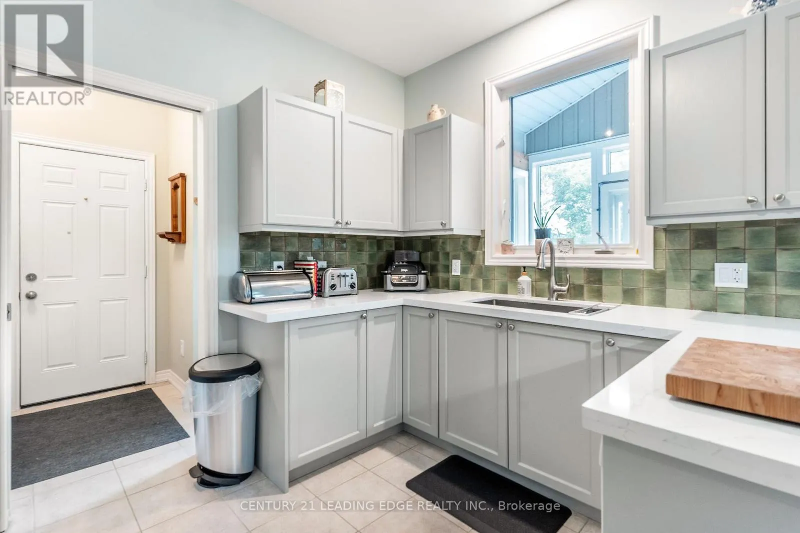 28 WINDOVER DRIVE