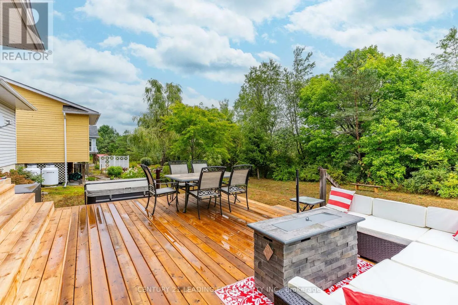28 WINDOVER DRIVE
