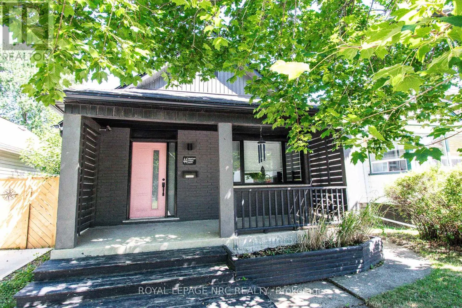 44 GRANTHAM AVENUE S