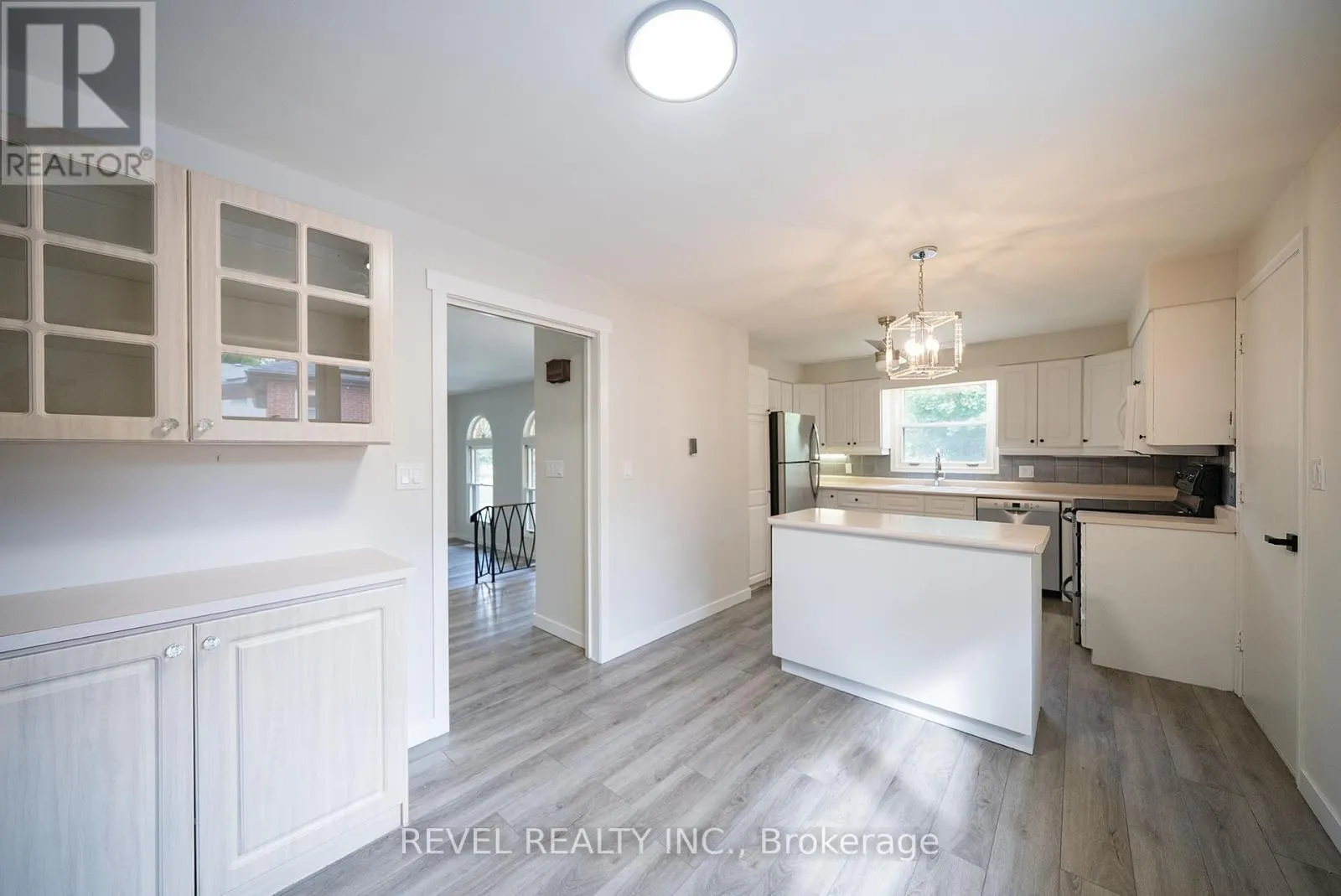 11 GLENWOOD DRIVE