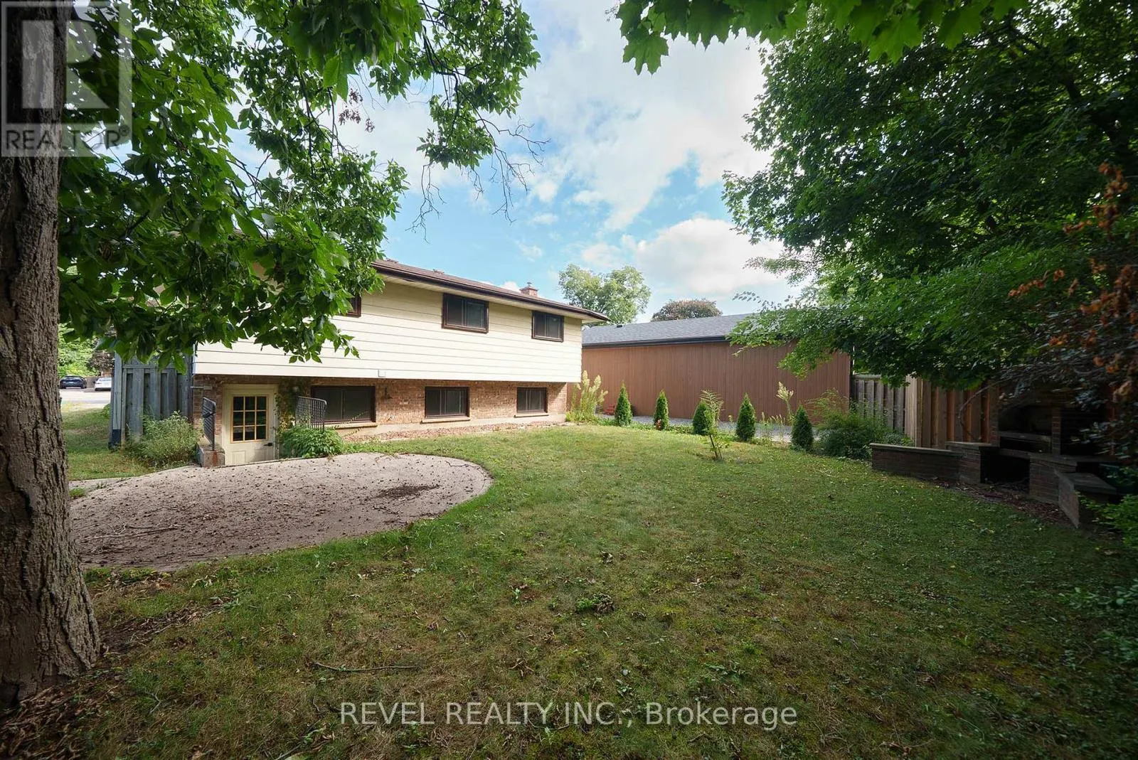 11 GLENWOOD DRIVE