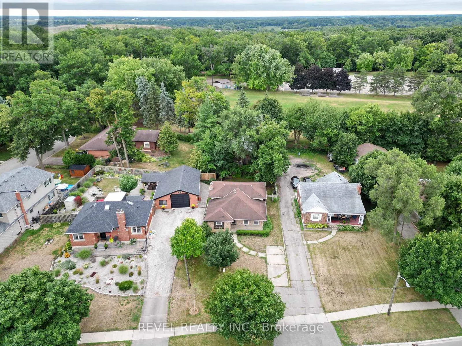 11 GLENWOOD DRIVE