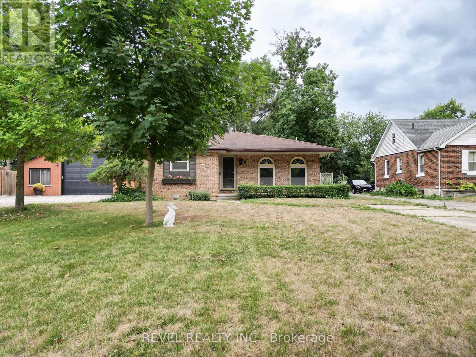 11 GLENWOOD DRIVE