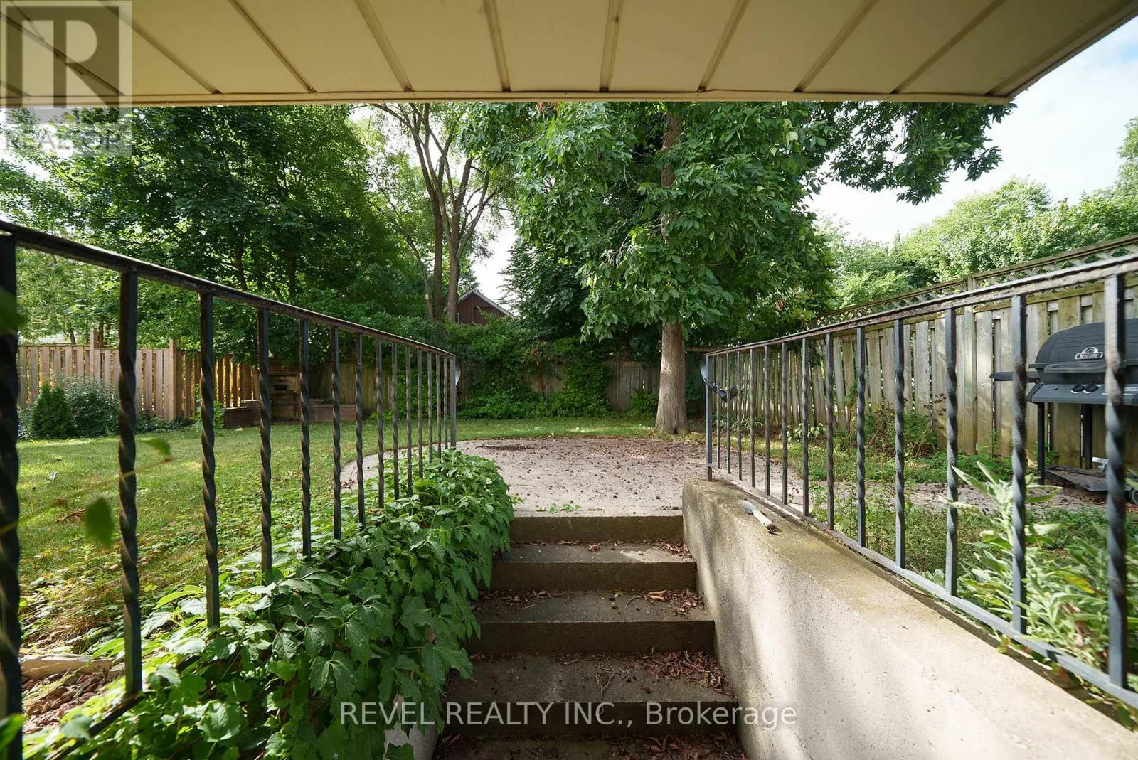 11 GLENWOOD DRIVE