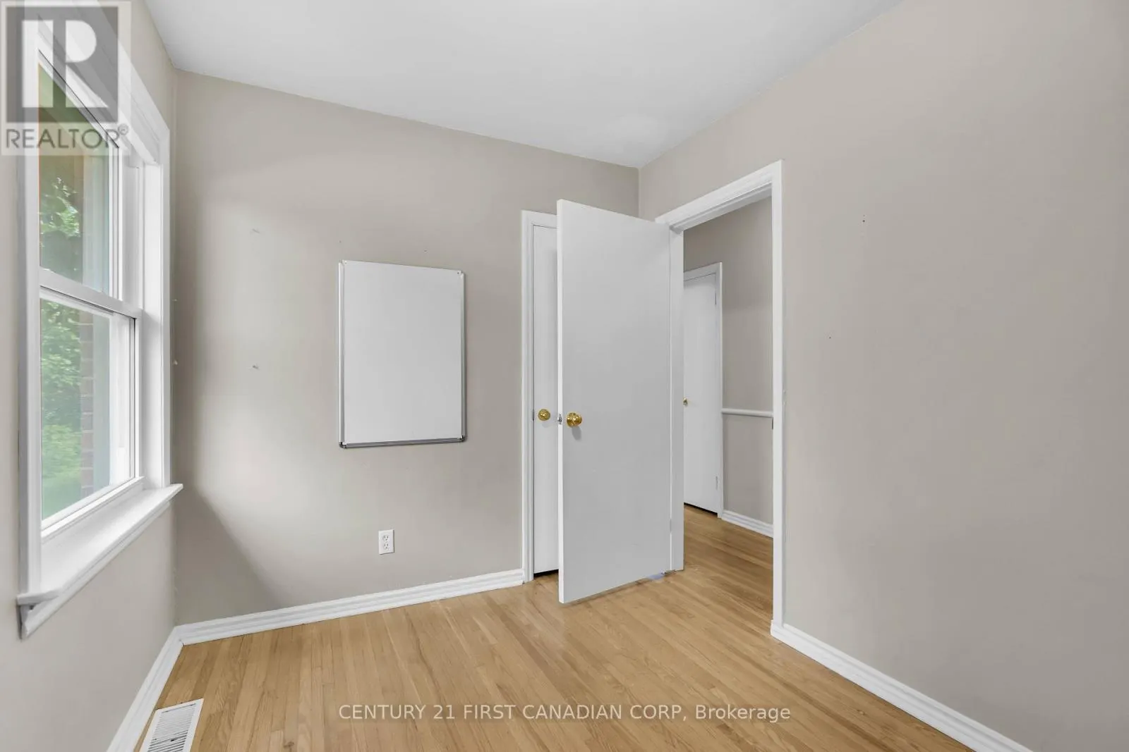 UPPER - 638 TENNENT AVENUE, #Upper