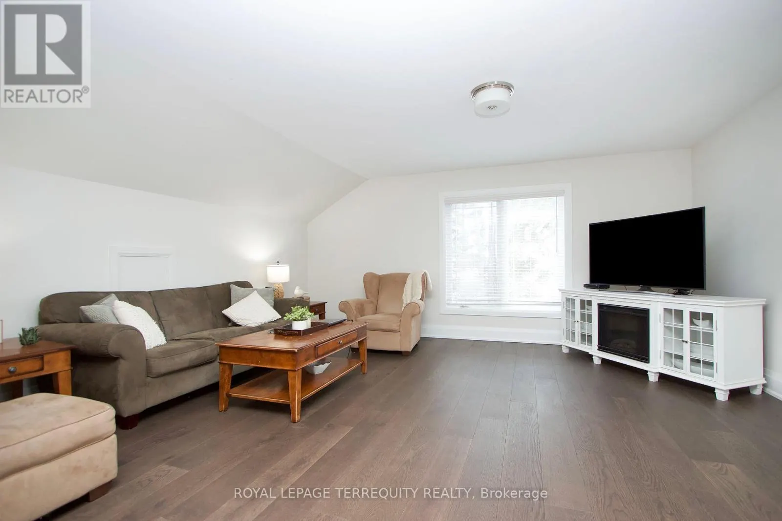 F - 435 ORCHARD AVENUE