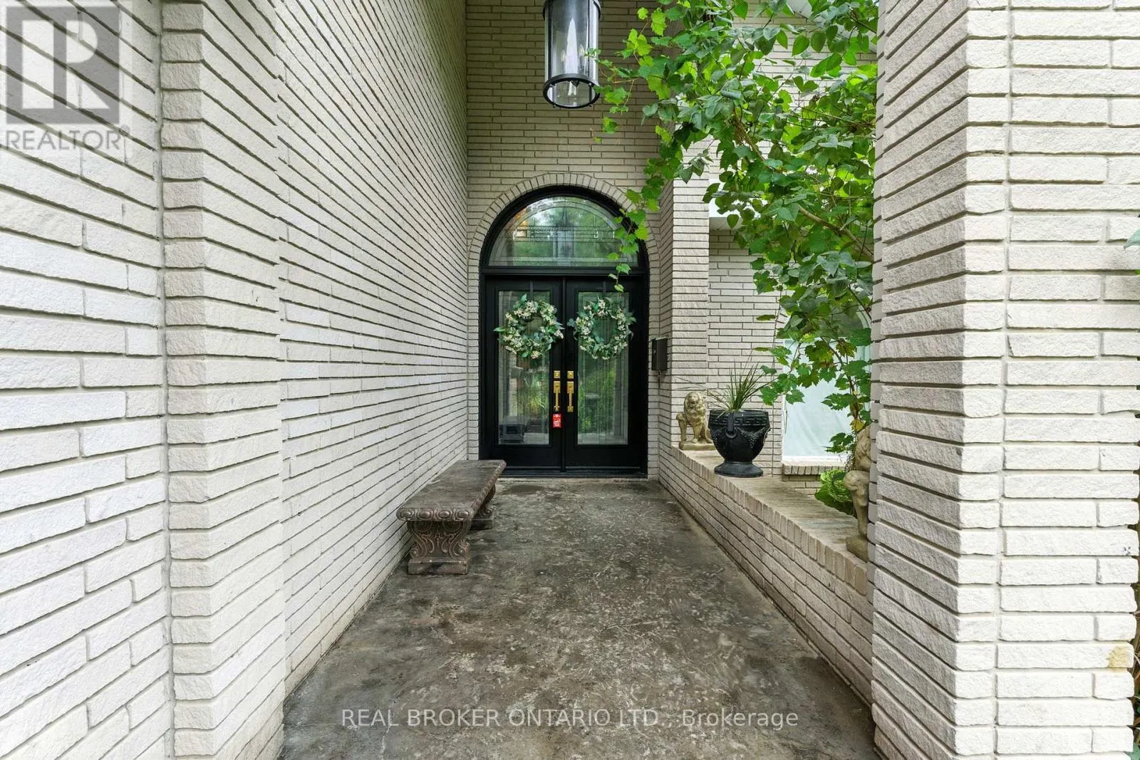 267 MEMORIAL DRIVE