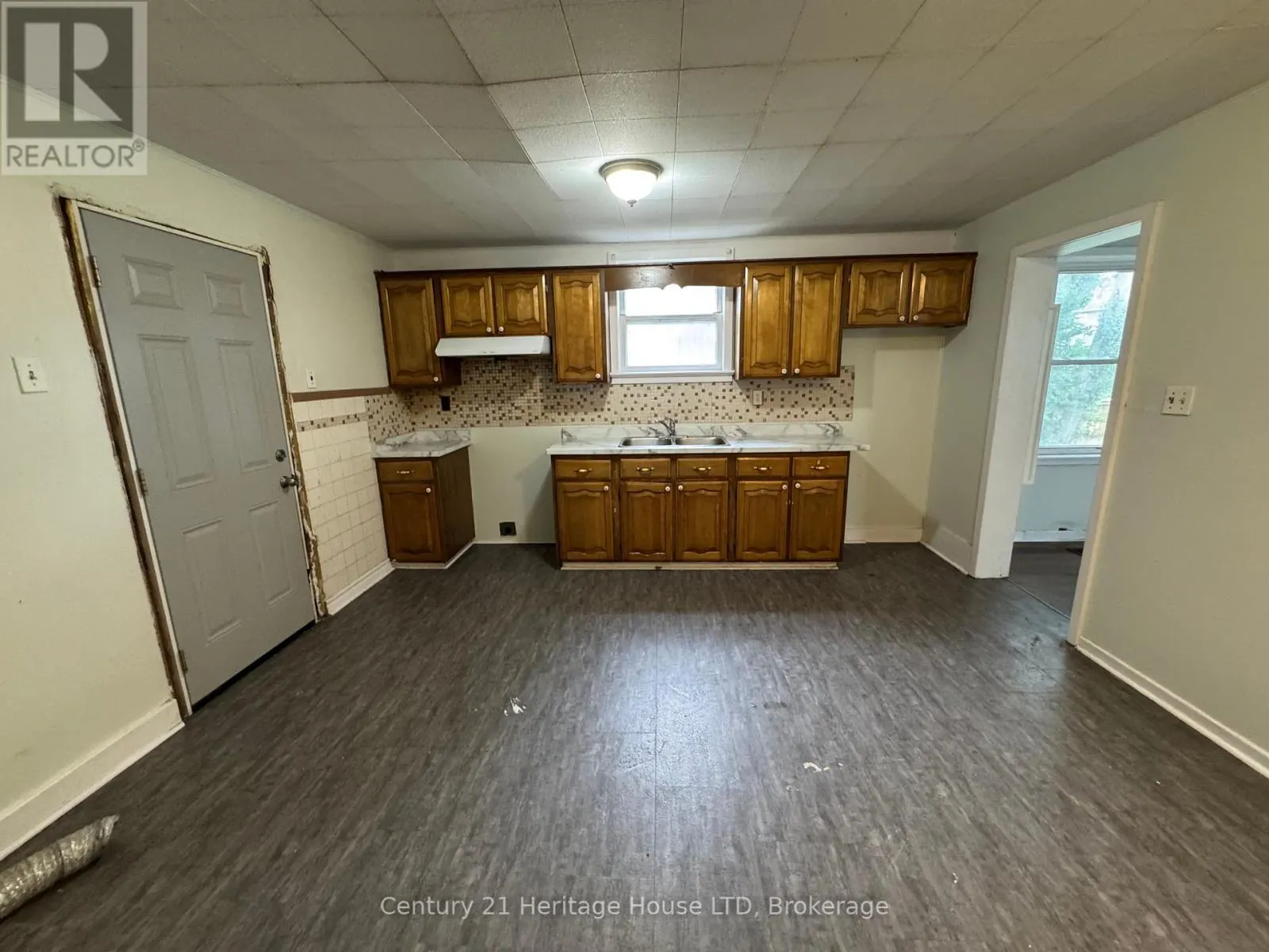 4697 EASTWOOD CRESCENT