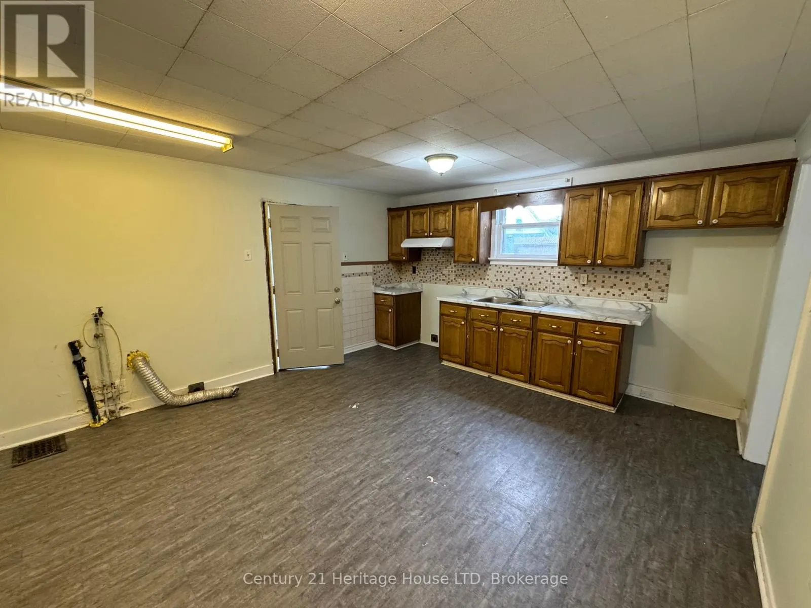 4697 EASTWOOD CRESCENT