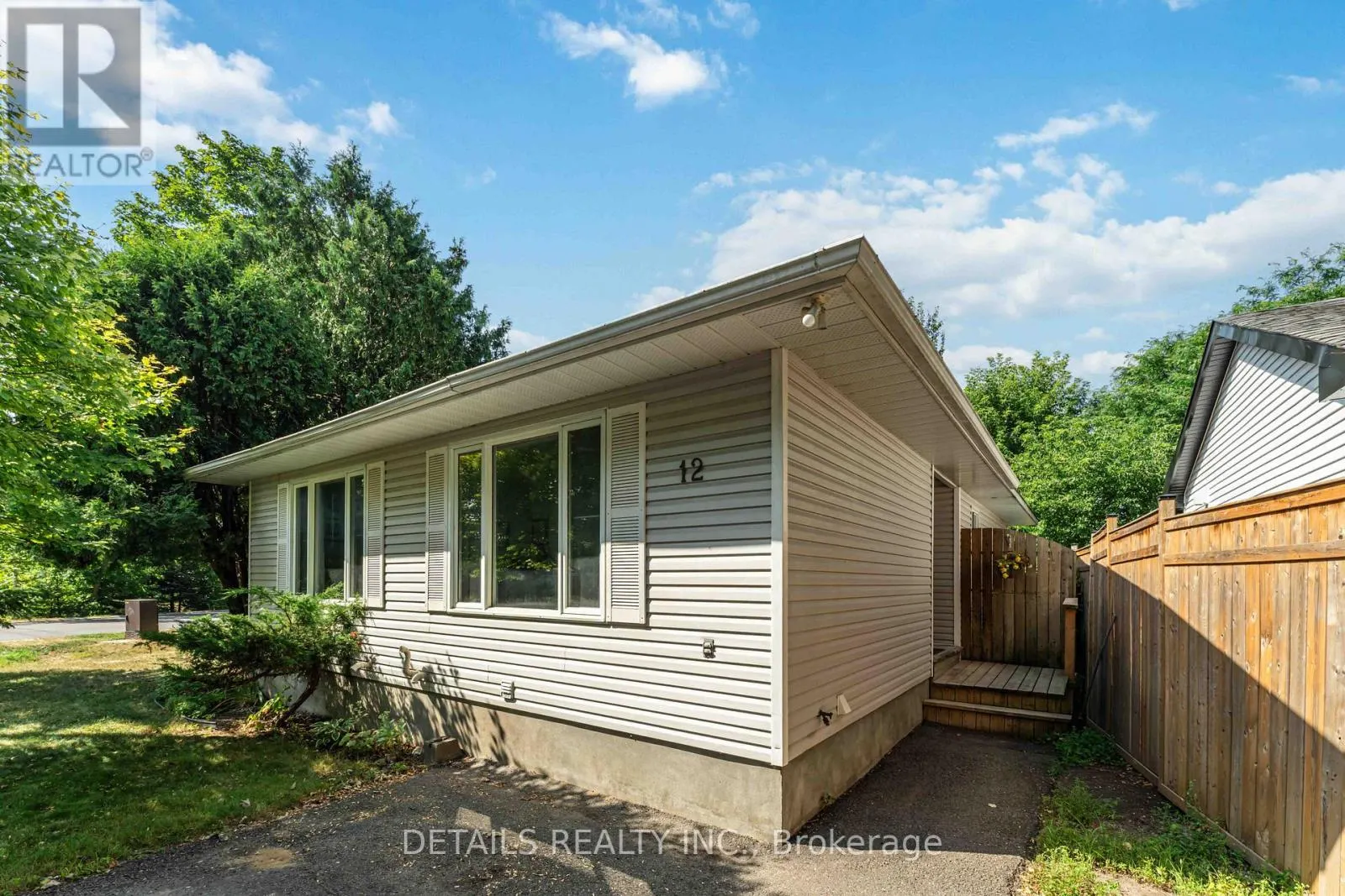 12 HENRY GOULBURN WAY