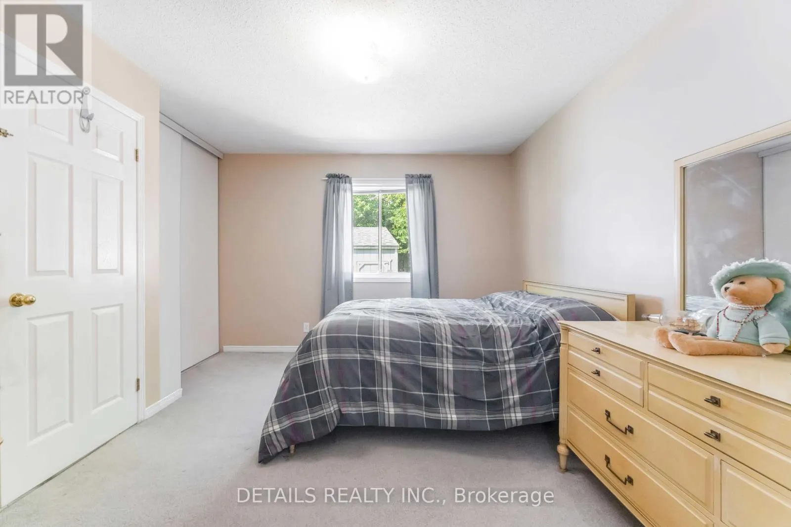 12 HENRY GOULBURN WAY