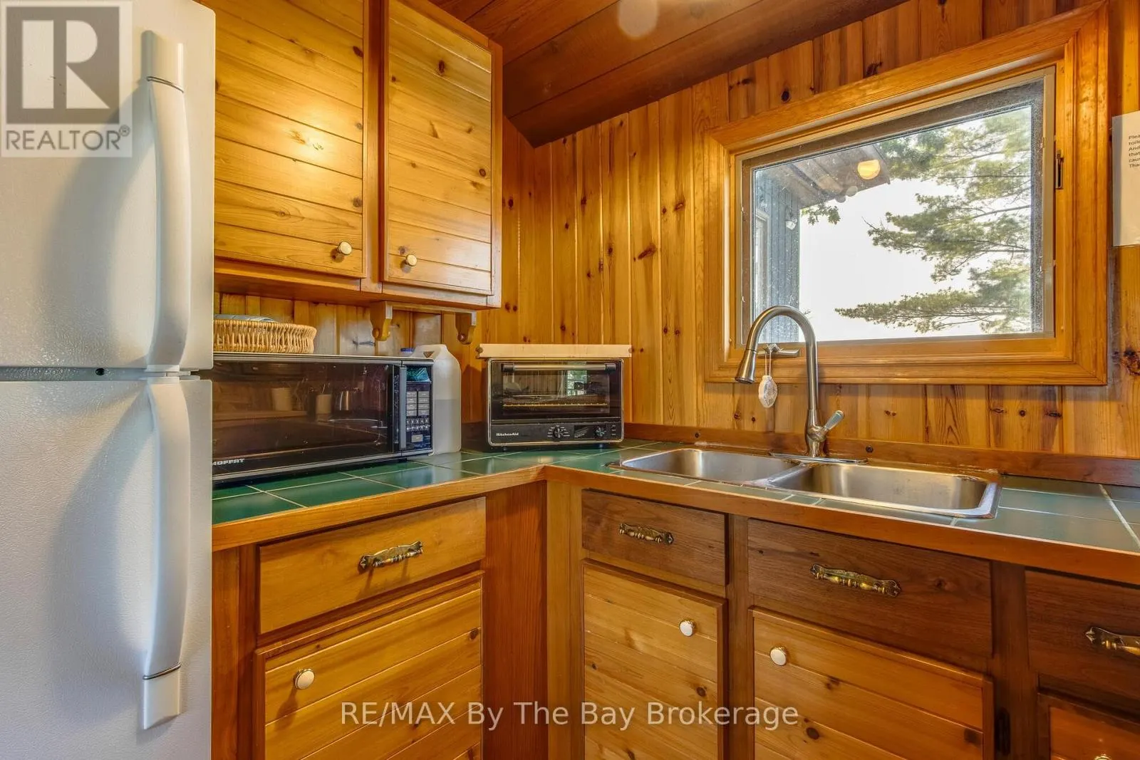 1518 ISLAND 1040