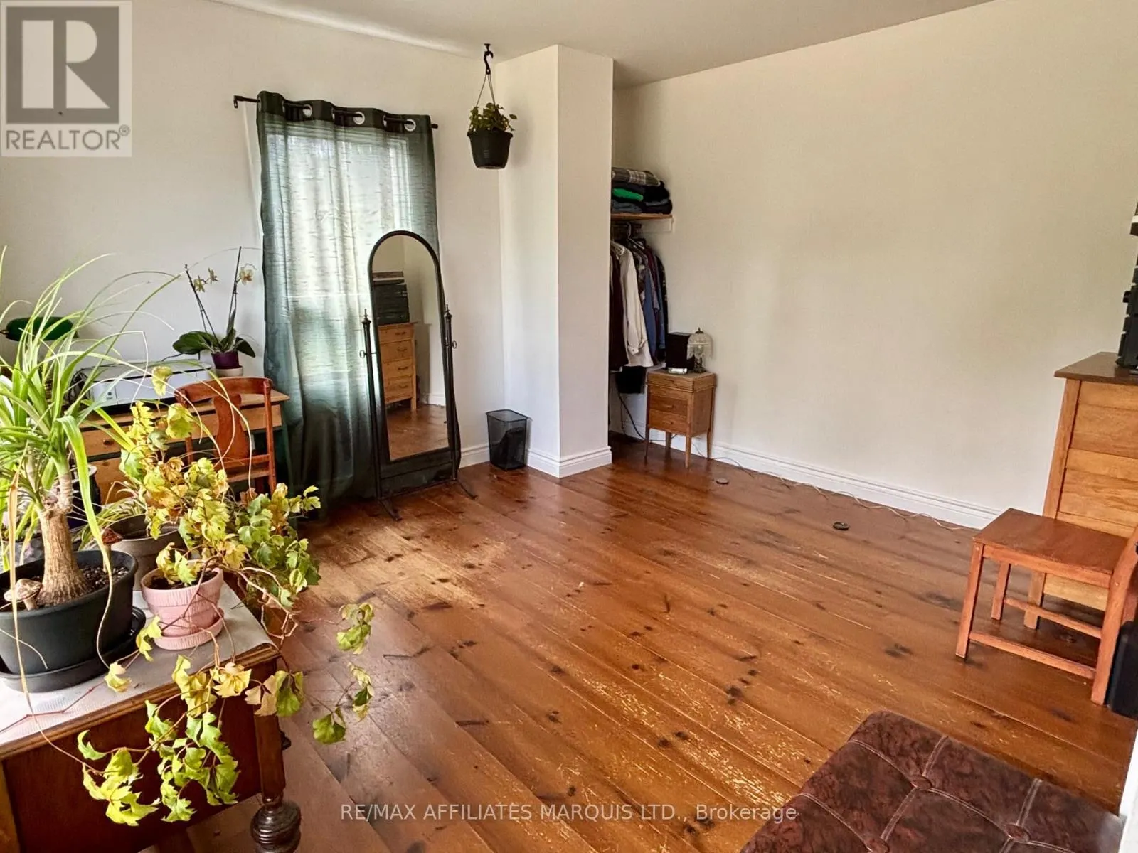 452 DOMINION ST STREET S