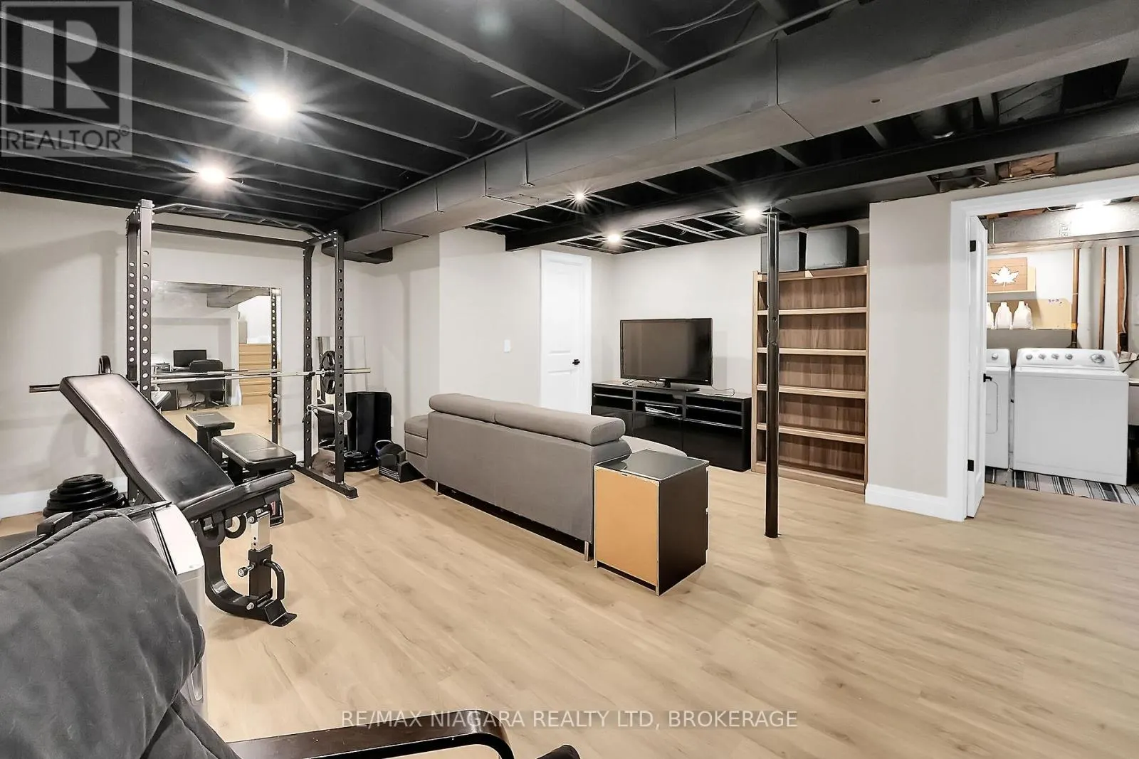 77 ALEXANDRA BOULEVARD W