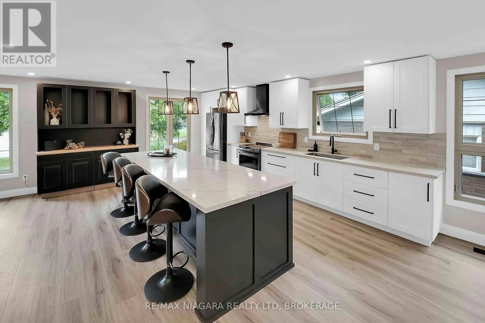 77 ALEXANDRA BOULEVARD W