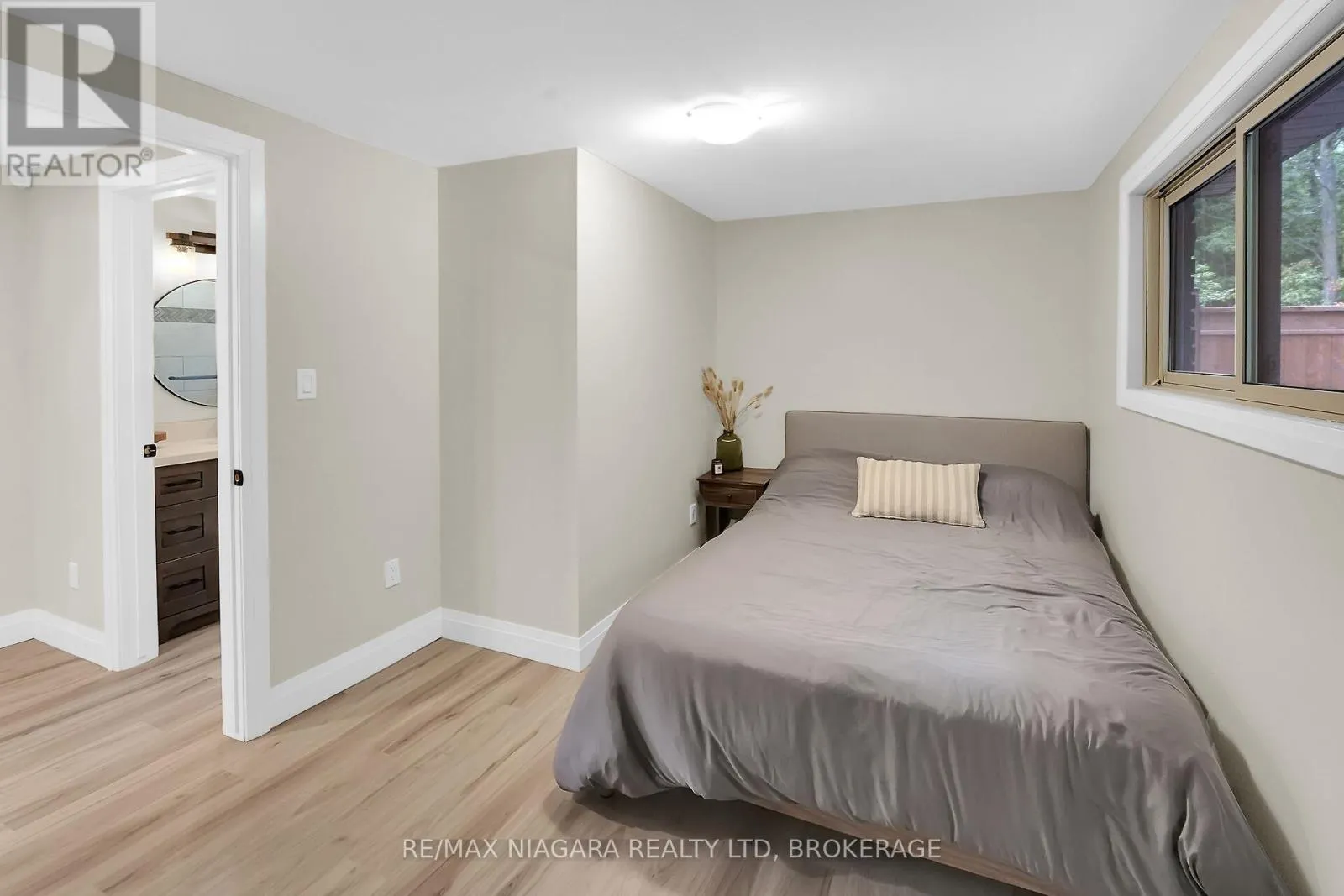 77 ALEXANDRA BOULEVARD W