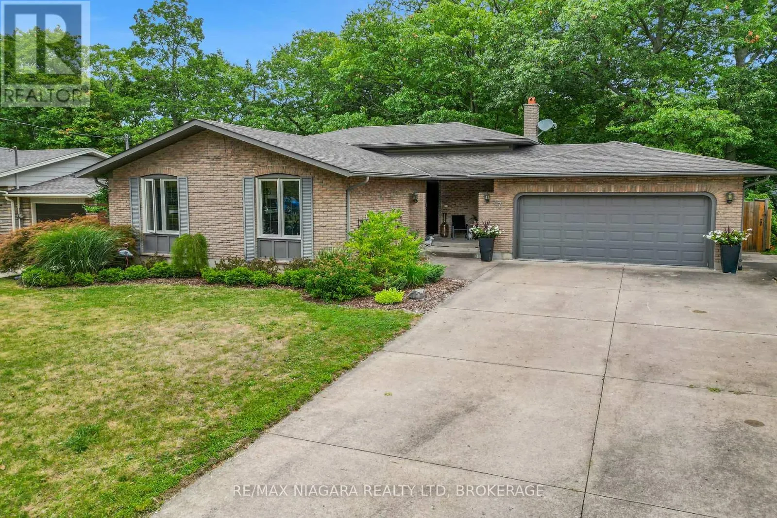 77 ALEXANDRA BOULEVARD W