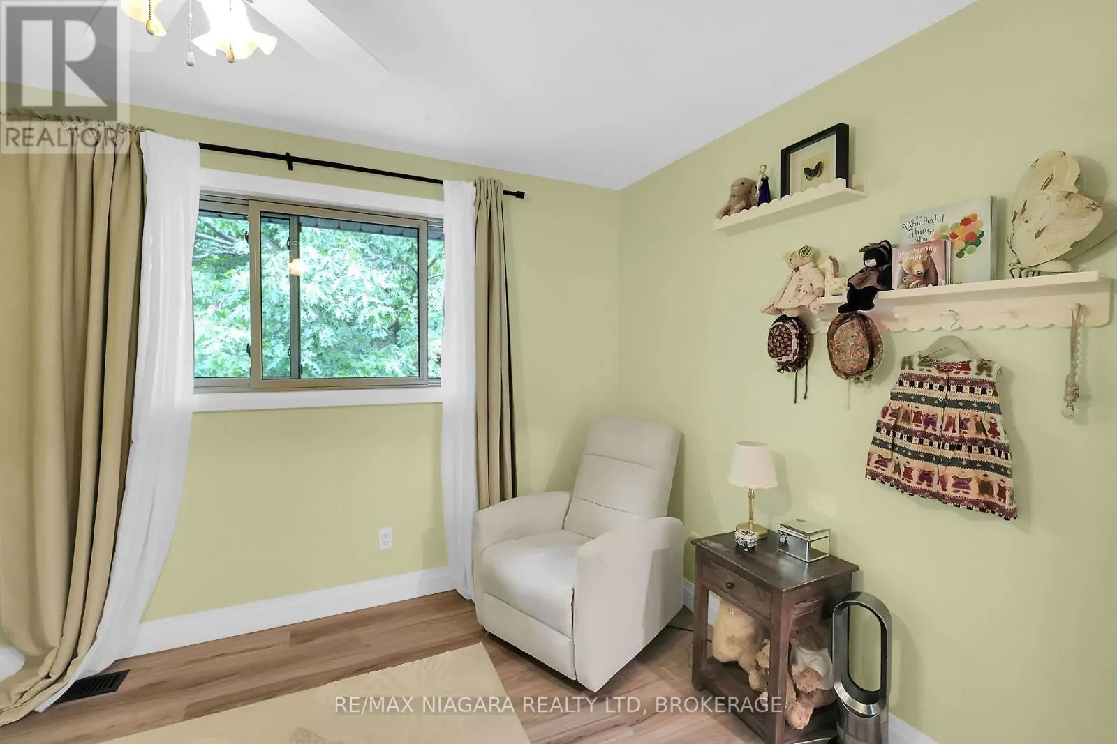 77 ALEXANDRA BOULEVARD W