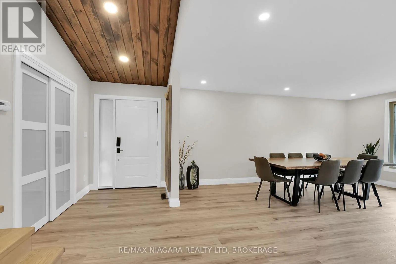 77 ALEXANDRA BOULEVARD W