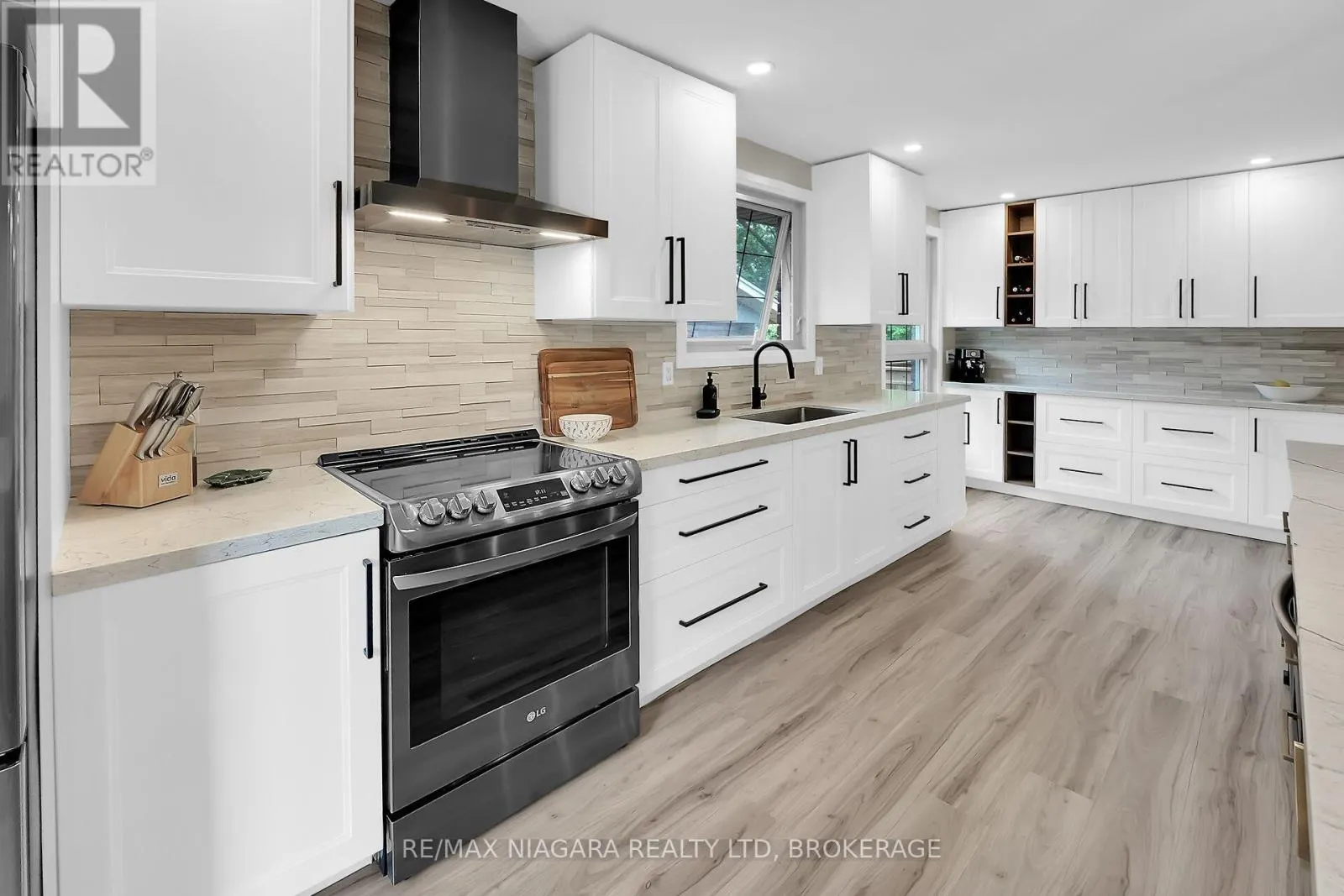 77 ALEXANDRA BOULEVARD W