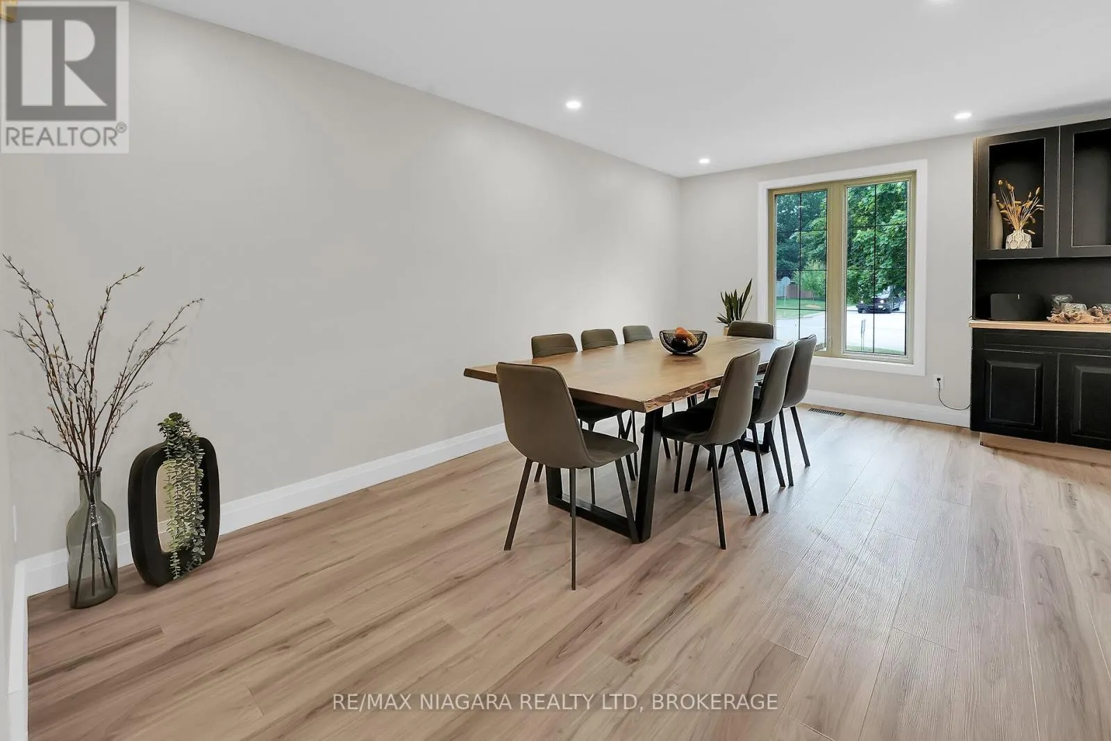77 ALEXANDRA BOULEVARD W