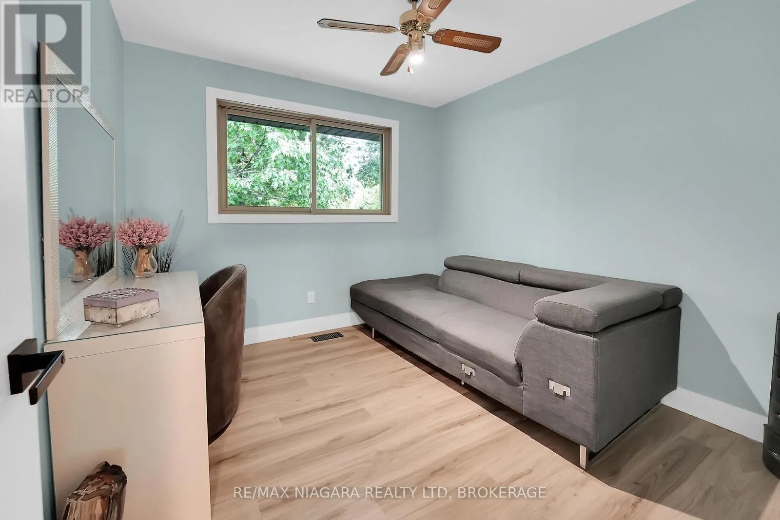 77 ALEXANDRA BOULEVARD W