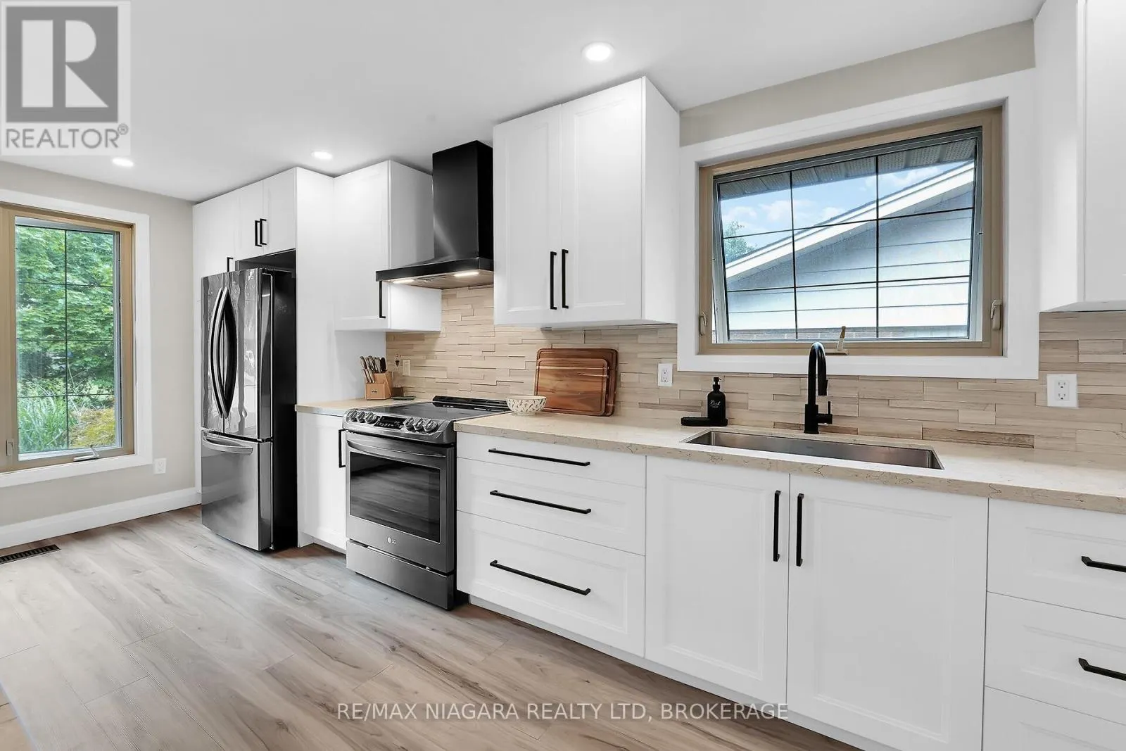 77 ALEXANDRA BOULEVARD W