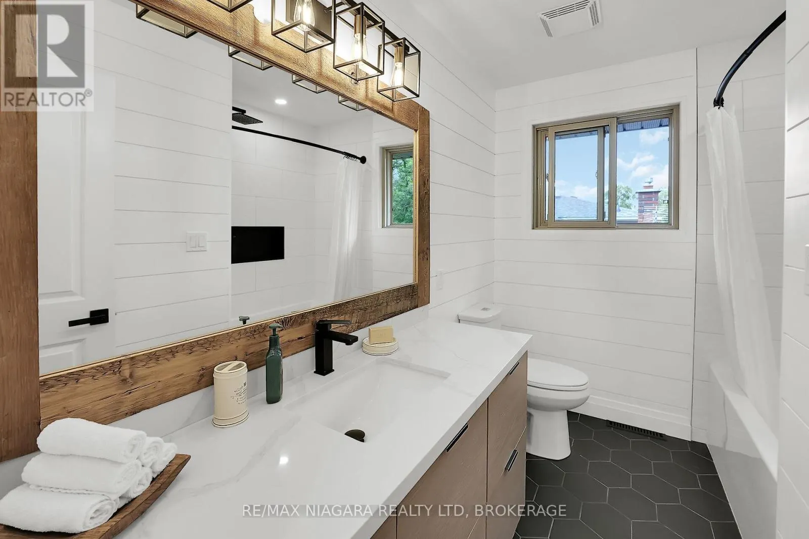 77 ALEXANDRA BOULEVARD W