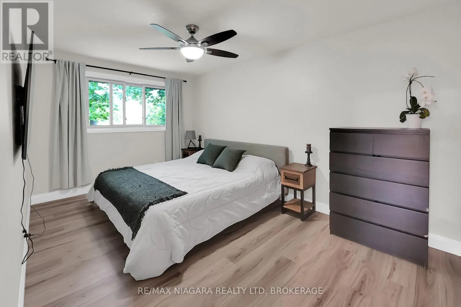 77 ALEXANDRA BOULEVARD W