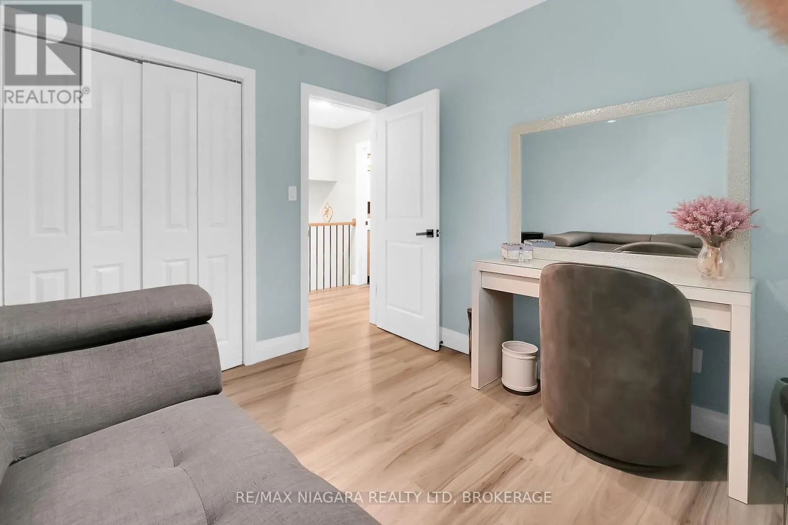 77 ALEXANDRA BOULEVARD W