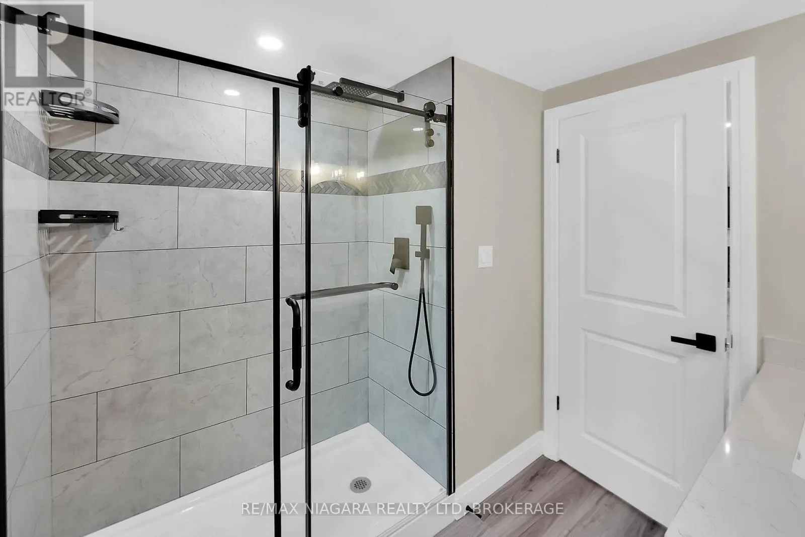 77 ALEXANDRA BOULEVARD W