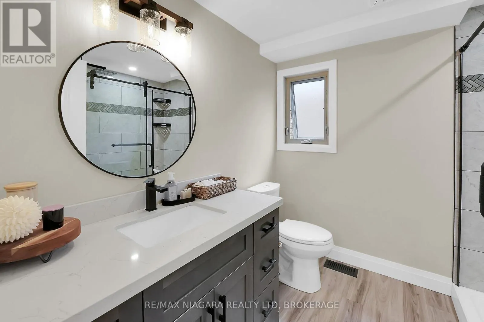 77 ALEXANDRA BOULEVARD W